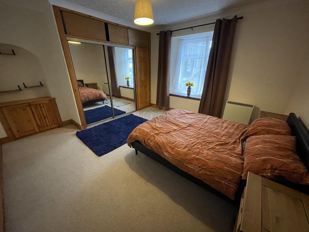 Bedroom b.JPG