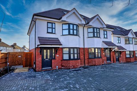 4 bedroom semi-detached house for sale, Aveley, South Ockendon RM15