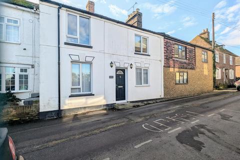 4 bedroom terraced house to rent, Reed Street, Cliffe, Rochester