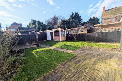 4 bedroom terraced house to rent, Reed Street, Cliffe, Rochester