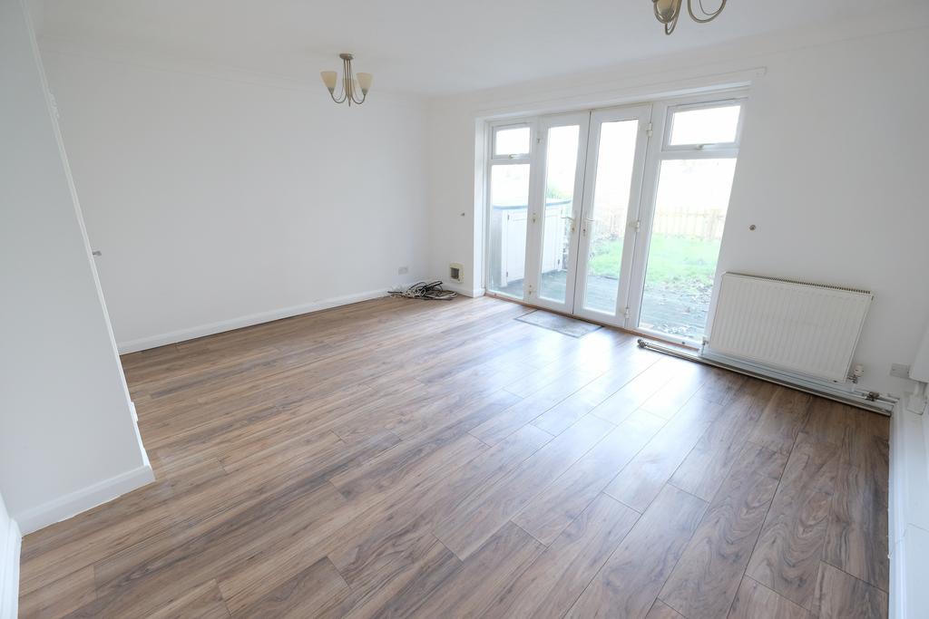 Sitting/dining room