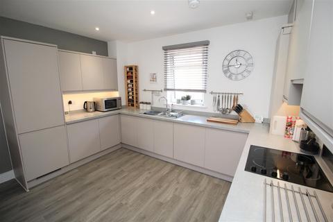 2 bedroom apartment to rent, Adams Close, Poole