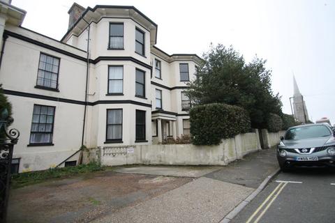 2 bedroom apartment to rent, Dover Street, Ryde