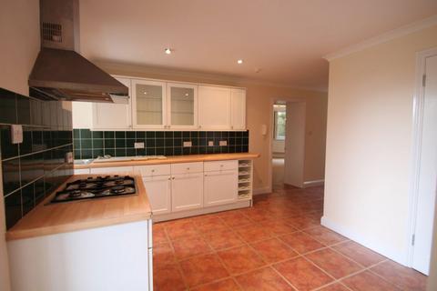 2 bedroom apartment to rent, Dover Street, Ryde