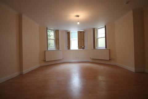 2 bedroom apartment to rent, Dover Street, Ryde