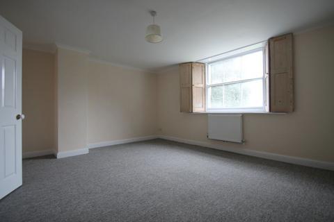 2 bedroom apartment to rent, Dover Street, Ryde