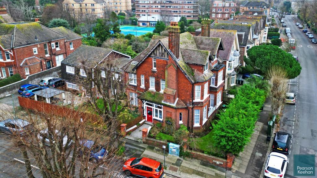 17 WILBURY GARDENS - EXTRA DRONE SHOTS (11).jpg