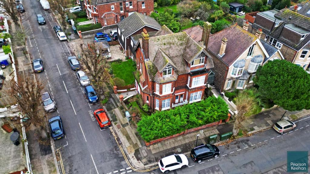 17 WILBURY GARDENS - EXTRA DRONE SHOTS (7).jpg