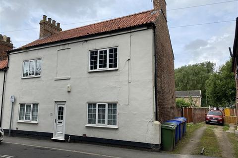 2 bedroom flat to rent, Pinfold Street, Howden