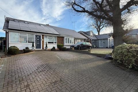 3 bedroom semi-detached bungalow for sale, Oakland Gardens, Hutton, Brentwood