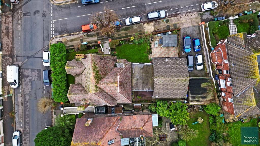 17 WILBURY GARDENS - EXTRA DRONE SHOTS (3).jpg