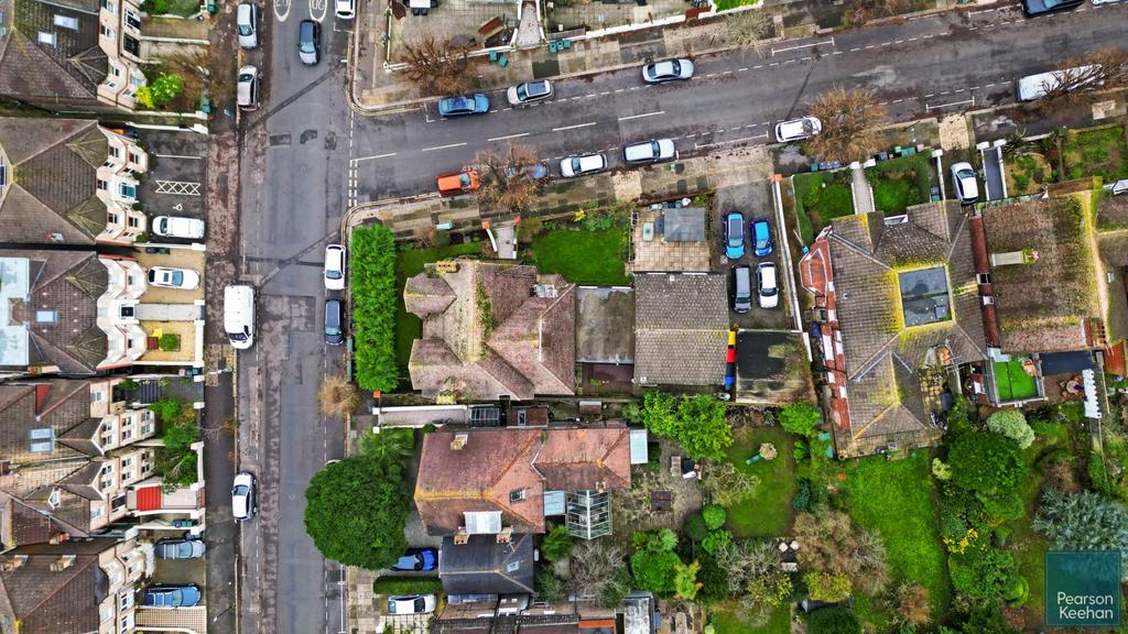 17 WILBURY GARDENS - EXTRA DRONE SHOTS (2).jpg