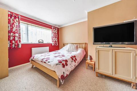 15 Mill Field, Bagshot, GU19 5DR