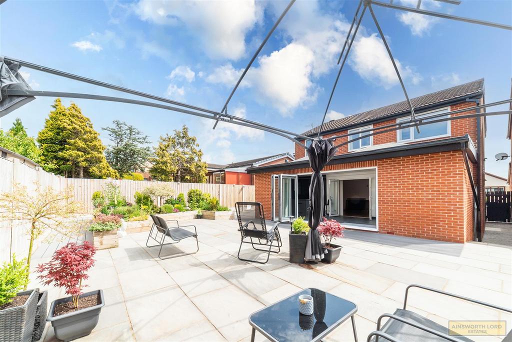 Large rear garden
