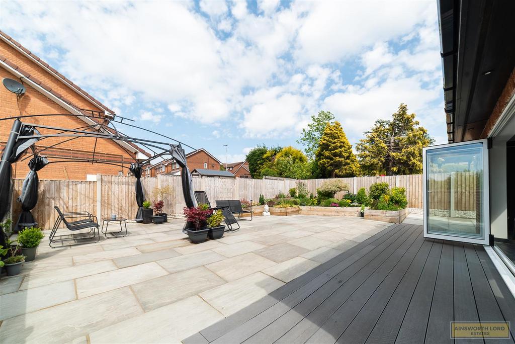 Large rear garden