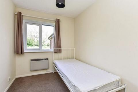 2 bedroom apartment to rent, SANDRINGHAM ROAD, PETERSFIELD, HAMPSHIRE  GU32 2AA