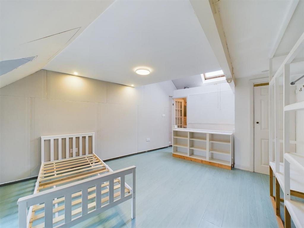 Bed 4.jpg