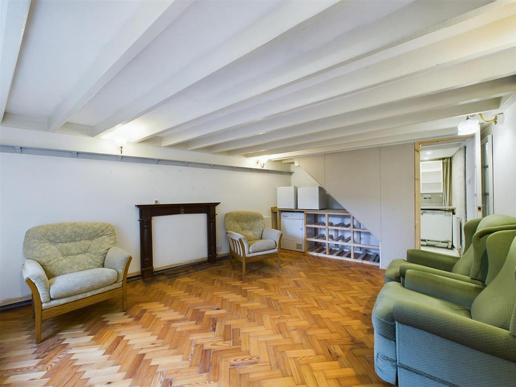 Lounge 1.jpg