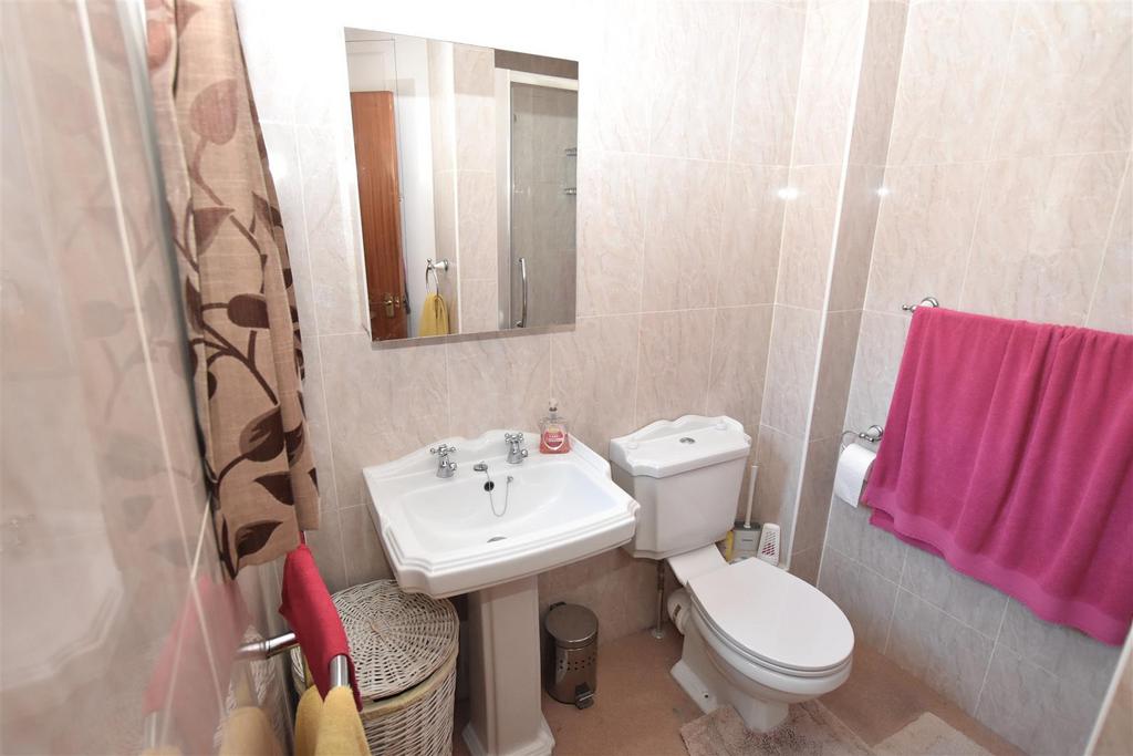 Ensuite.JPG