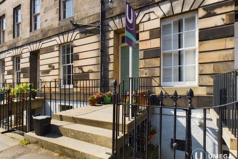 3 bedroom apartment to rent, Cumberland Street, New Town, Edinburgh, EH3