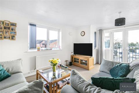 Thamesmead, Walton-on-Thames, Surrey, KT12