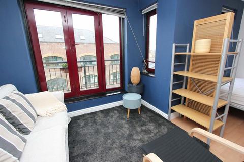 Studio to rent, Wapping High Street, London E1W