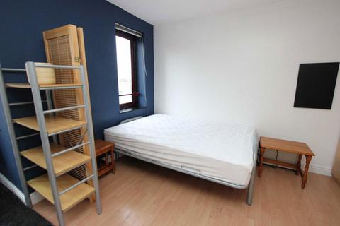 Studio to rent, Wapping High Street, London E1W