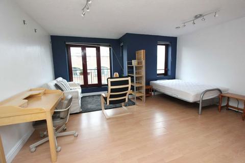 Studio to rent, Wapping High Street, London E1W