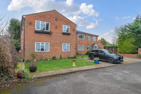 3 bedroom flat for sale, Linden Way, Shepperton, TW17