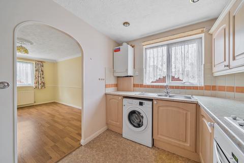 3 bedroom flat for sale, Linden Way, Shepperton, TW17