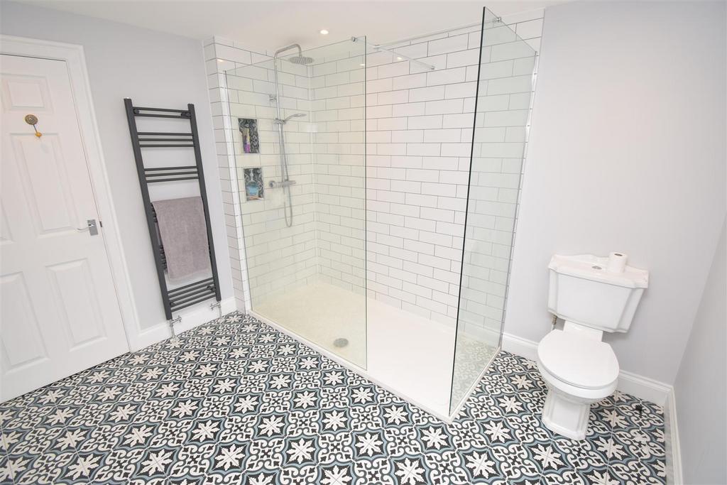 Ground floor en suite shower room.jpg