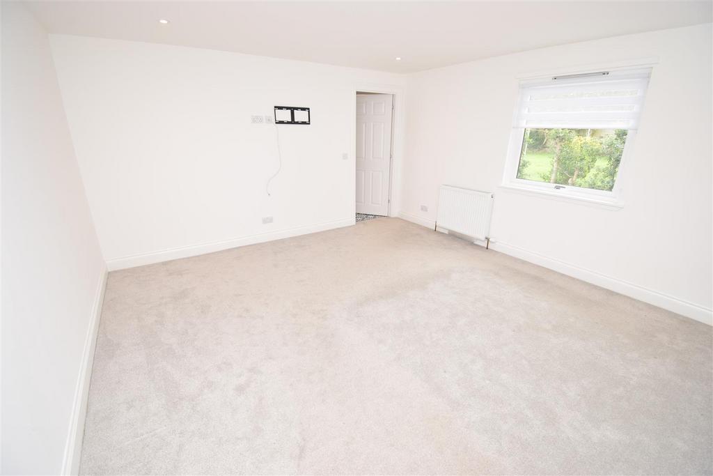 Ground floor bedroom.jpg