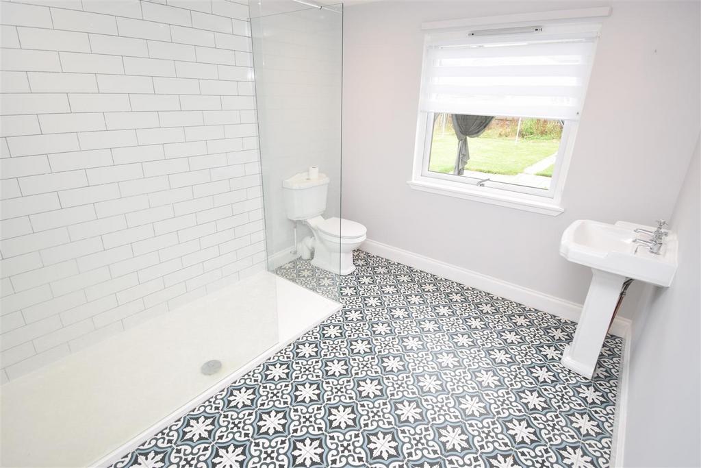 Ground floor en suite shower room (2).jpg