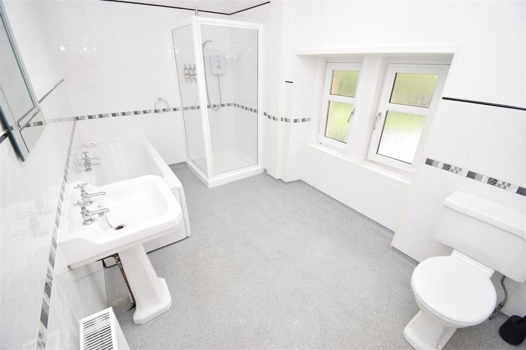 Bedroom five en suite bathroom.jpg