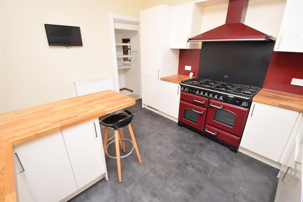 Kitchen breakfast room.jpg