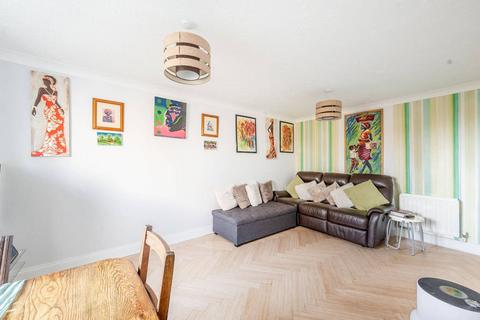 1 bedroom flat for sale, Owen Close, Northolt, UB5