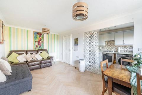 1 bedroom flat for sale, Owen Close, Northolt, UB5