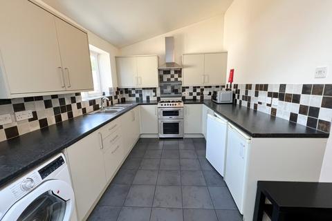 5 bedroom semi-detached house to rent, Conygre Road, Bristol BS34