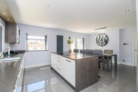 5 bedroom detached house for sale, Partons Place, Wakefield WF3