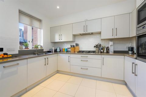 2 bedroom end of terrace house to rent, St Mary Abbots Place, Kensington, W8