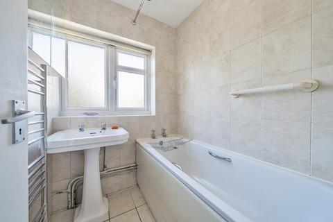 2 bedroom flat to rent, Cambridge Road, KT1