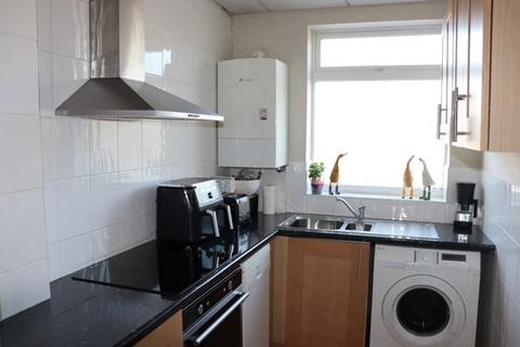 3 bedroom flat to rent, The Oval, Sidcup, DA15