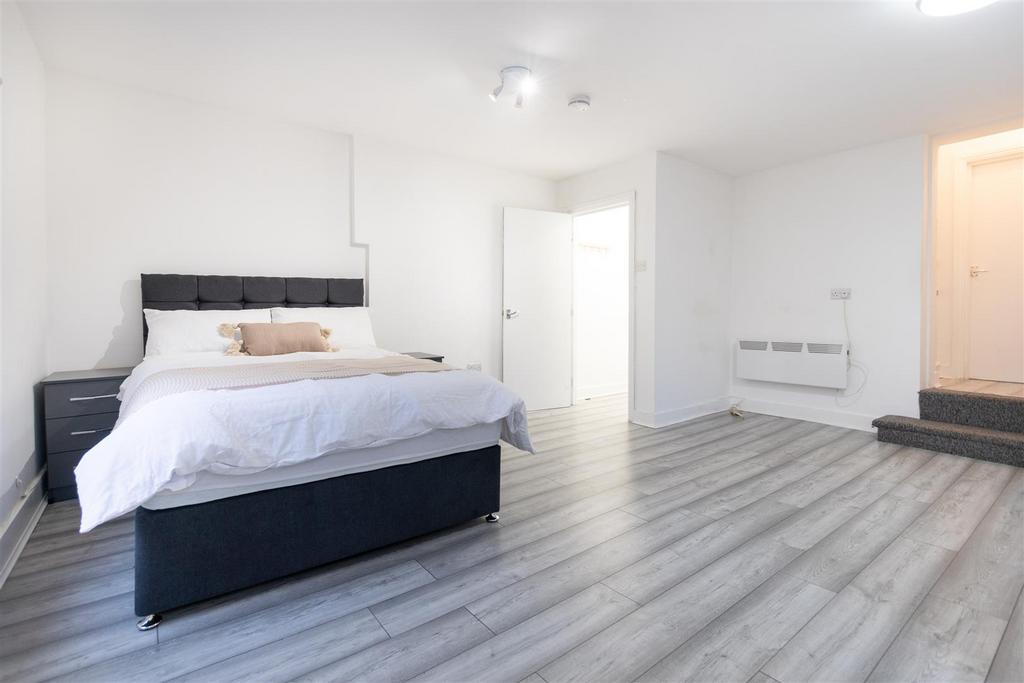 Holloway Road, Islington, N7 Studio to rent - £1,517 pcm (£350 pw)