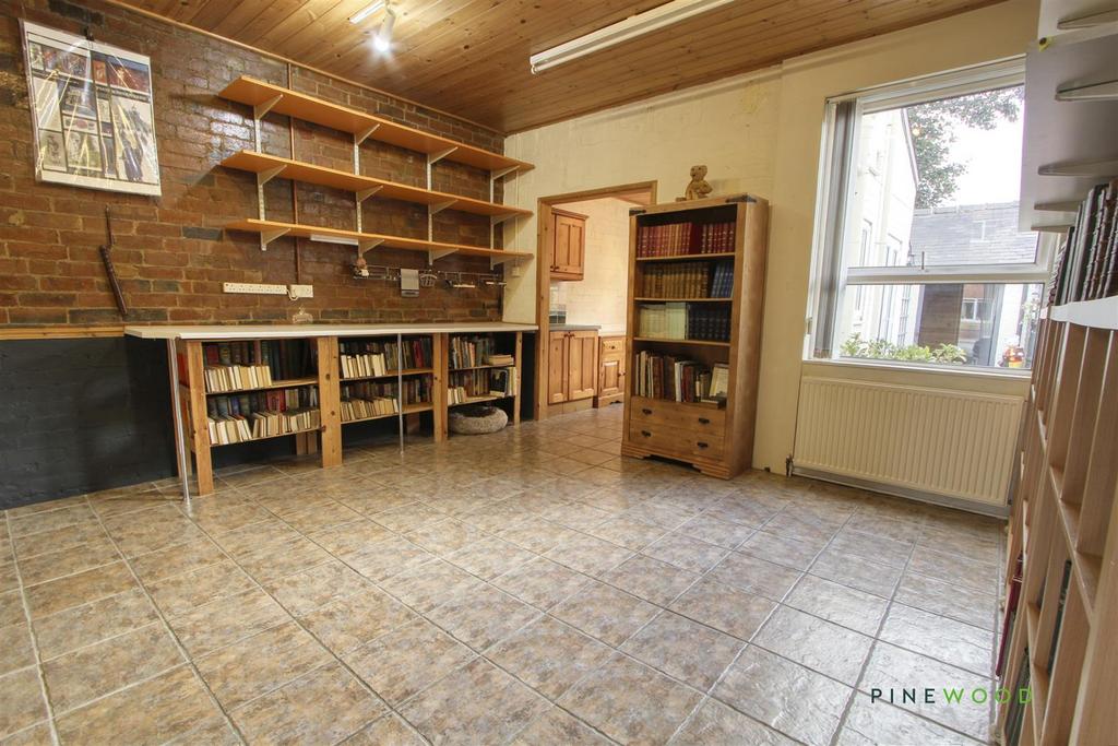 Rear recption room