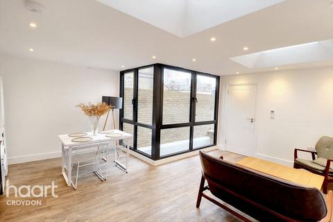 2 bedroom semi-detached house to rent, Stanton Road, Croydon
