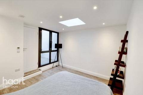 2 bedroom semi-detached house to rent, Stanton Road, Croydon