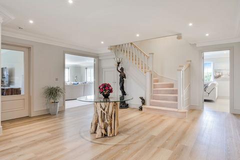13 Highfield Close, Lingfield, RH7 6GR