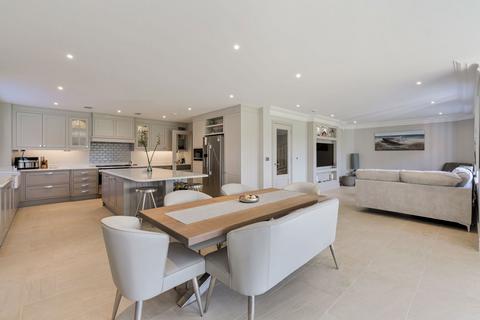 13 Highfield Close, Lingfield, RH7 6GR