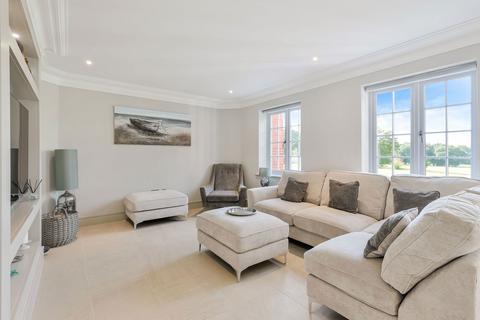 13 Highfield Close, Lingfield, RH7 6GR
