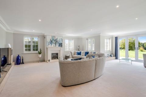 13 Highfield Close, Lingfield, RH7 6GR
